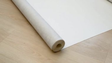 4 bin. Duvar kağıdı ve rulo. Dairenin tamiri için hazırlık..