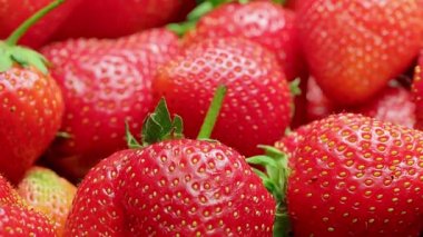 Tatlı Olgun Çilek Gıda Arkaplanı. Sulu çilek rotasyonu 360