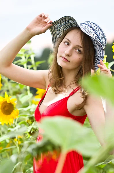 Mädchen und Sonnenblume — Stockfoto