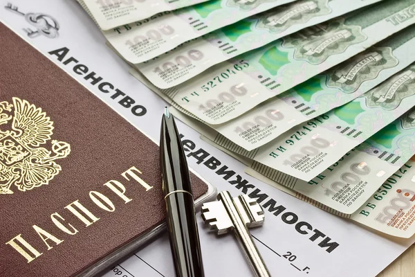 Gayrimenkul kira sözleşmesi bir pasaport ve tuşları ile