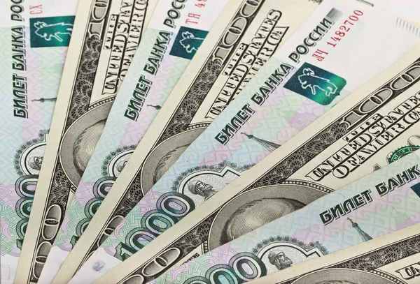 Antecedentes de dólares e rublos russos — Fotografia de Stock
