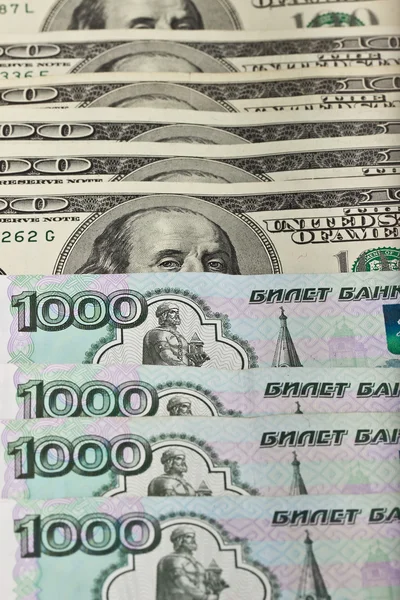 Amerikaanse en Russische bankbiljetten — Stockfoto