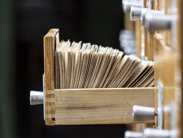 Arşiv kartları ile kutu