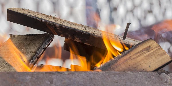 Izgara ısıtma yakacak odun — Stok fotoğraf