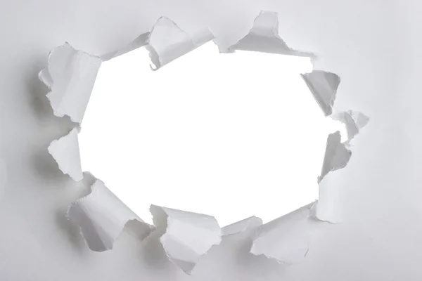 Порванная бумага с местом для вашего сообщения — стоковое фото