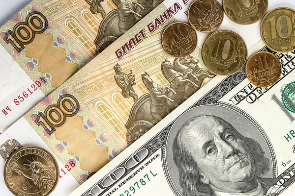 Russian and American banknotes and coins — Stock Photo, Image