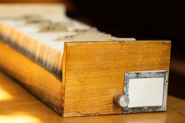 Altes Archiv mit Holzschublade — Stockfoto