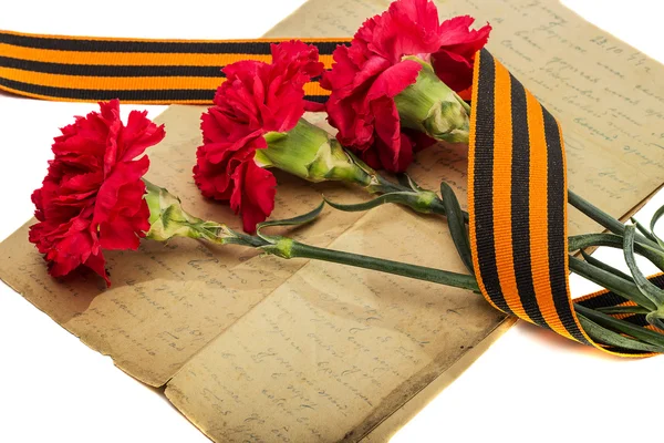 Karanfil, eski mektup ve St. George kurdele