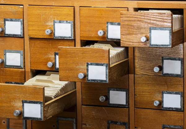 Caixas abertas no arquivo antigo — Fotografia de Stock