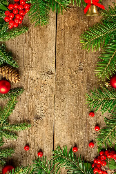 Decoración de Navidad en un tablero de madera — Foto de Stock