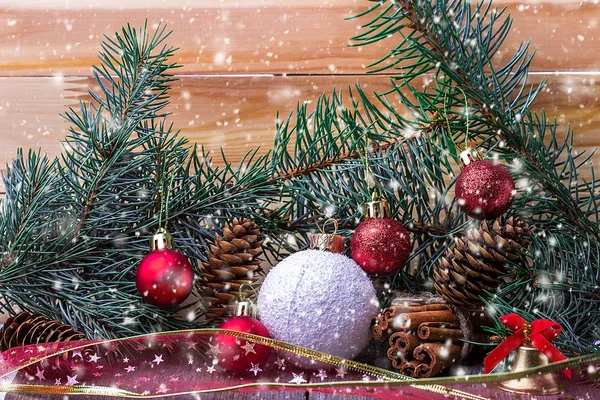 Weihnachten Hintergrund mit Fichtenzweigen — Stockfoto