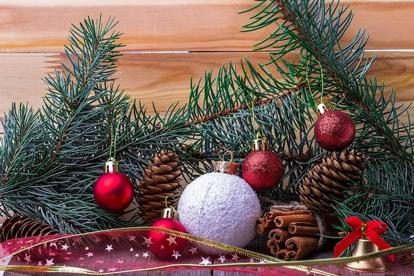 Weihnachten festlicher Hintergrund mit Fichtenzweigen — Stockfoto