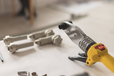 Beyaz masada polipropilen için lehimleme demiri