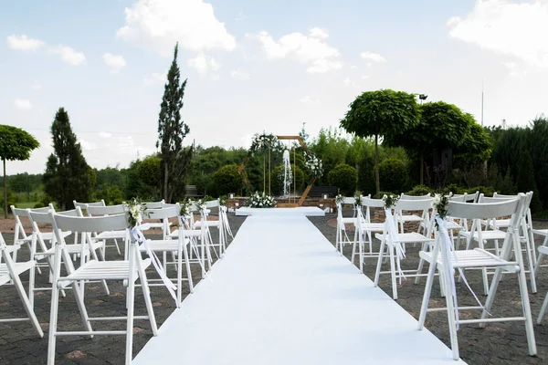 Zamknij piękne miejsce ceremonii ślubnej z naturalnych materiałów — Zdjęcie stockowe