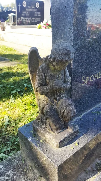 Pietra Angelo Triste Cimitero Croazia — Foto Stock