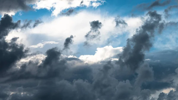 Nuages Orageux Déplaçant Travers Ciel Estival Menaçant — Photo