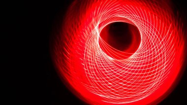 Özet: Siyah Arkaplanda İlginç Renk Girdapları