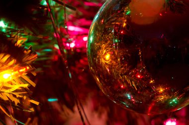 bir Noel ağacına asılı Noel süs