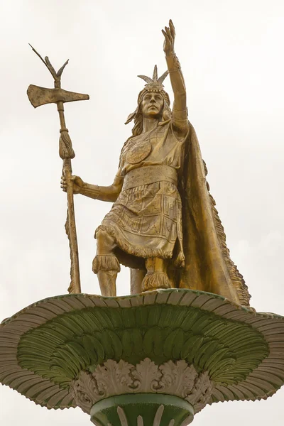 Estatua del Inca Pachacutec en la Plaza de Armas, Cusco —  Fotos de Stock