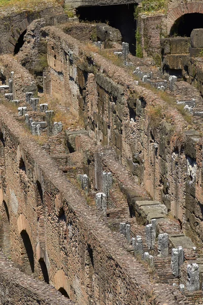 Corredores y túneles del Coliseo de Roma en Italia — Foto de Stock