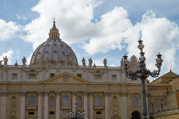 Saint Peters Basilica in Vatican City Italy — Stock Photo, Image