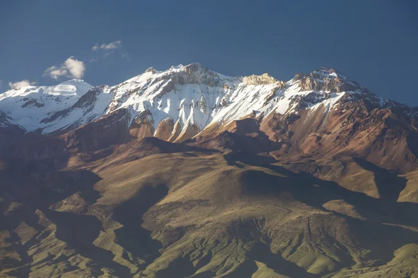 Detalhe vista do vulcão Chachani perto da cidade de Arequipa, no Peru — Fotografia de Stock