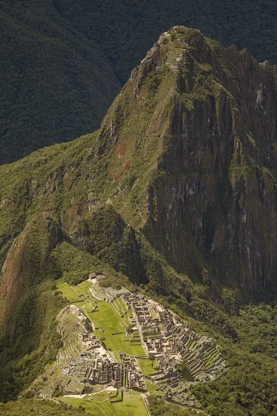 Ruiny zaginionego Incan City Machu Picchu i Wayna Picchu koło Cusco w Peru — Zdjęcie stockowe
