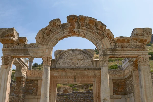 Tempel Hadrian i antika staden Efesos i Turkiet — Stockfoto