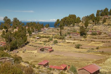Taquile Adası'nda Puno Peru Titicaca gölü yaşayan yerel Perulu Peope evleri.