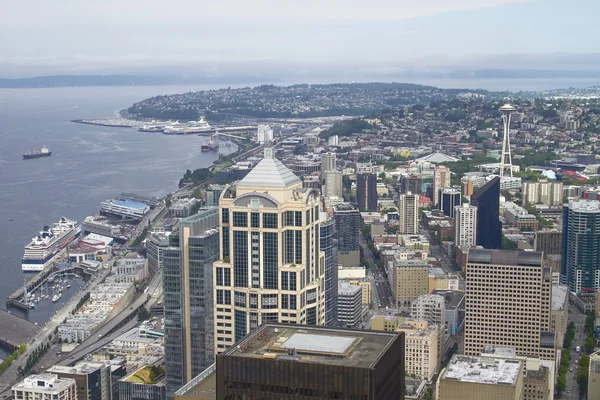 Skyline of Seattle and Space Needle Tower from Columbia Center i — Stock Photo, Image