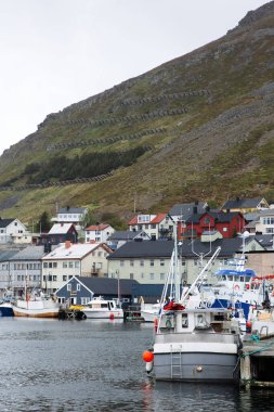 HONNINGSWAG, NORway - 21 Haziran 2017: Norveç 'in kuzeyindeki Honningswag kasabasında kültür ve yaşam.