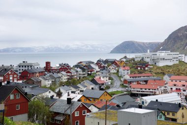 HONNINGSWAG, NORway - 21 Haziran 2017: Norveç 'in kuzeyindeki Honningswag kasabasında kültür ve yaşam.