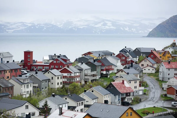 HONNINGSWAG, NORway - 21 Haziran 2017: Norveç 'in kuzeyindeki Honningswag kasabasında kültür ve yaşam.