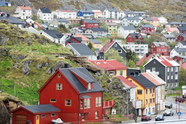 HONNINGSWAG, NORway - 21 Haziran 2017: Norveç 'in kuzeyindeki Honningswag kasabasında kültür ve yaşam.