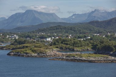 Alesund 'un güzel manzarası, Norveç' in batı kıyısındaki liman kasabası, Geirangerfjord 'un girişi..