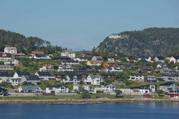 在Geirangerfjord入口处的挪威西海岸港口城市Alesund美丽的景色 — 图库照片