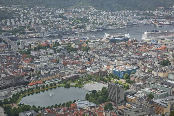 벨로엔 산에서 베르겐 바라본다 플로린은 노르웨이 베르겐에 도시의 하나이며 명소중 — 스톡 사진
