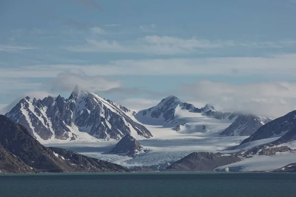 Береговая Линия Горы Фьорда Архипелаге Шпицберген Арктике — стоковое фото