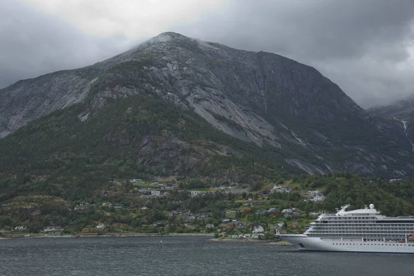 Norveç Eidfjord Köyü Büyük Bir Yolcu Gemisi Limanıdır Büyük Hardangerfjorden — Stok fotoğraf