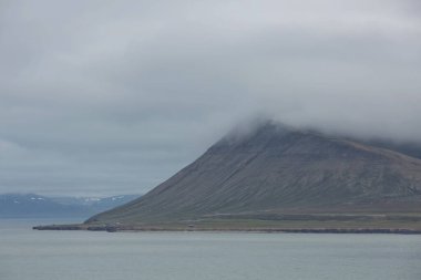Norveç 'in Longyear, Spitsbergen yakınlarındaki güzel doğa ve manzara.