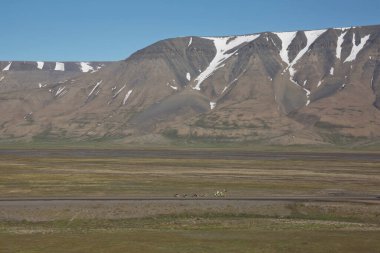 Norveç 'in Longyear, Spitsbergen yakınlarındaki güzel doğa ve manzara.