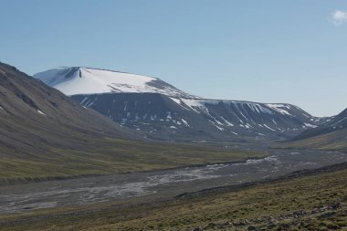 Norveç 'in Longyear, Spitsbergen yakınlarındaki güzel doğa ve manzara.