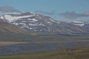 Norveç 'in Longyear, Spitsbergen yakınlarındaki güzel doğa ve manzara.
