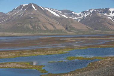 Norveç 'in Longyear, Spitsbergen yakınlarındaki güzel doğa ve manzara.