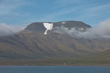 Norveç 'in Longyear, Spitsbergen yakınlarındaki güzel doğa ve manzara.