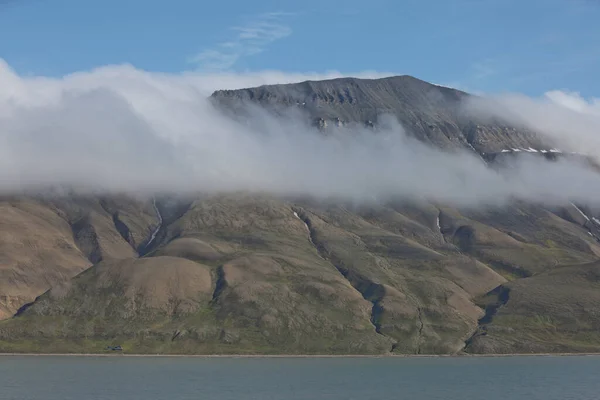 Piękna Przyroda Krajobraz Pobliżu Longyearbyen Spitsbergen Norwegii — Zdjęcie stockowe