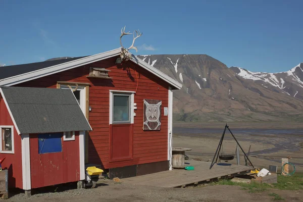 Longyearbyen Svalbard Norge Juli 2017 Traditionella Färgglada Trähus Solig Dag — Stockfoto