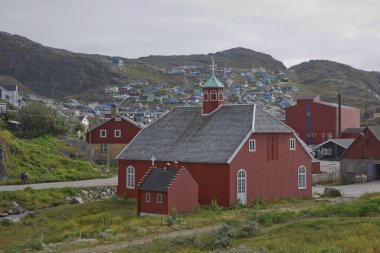 Grönland 'daki Qaqortoq manzarası. Kent Grönland 'ın güneyinde 4000 kişilik bir nüfusa sahiptir..