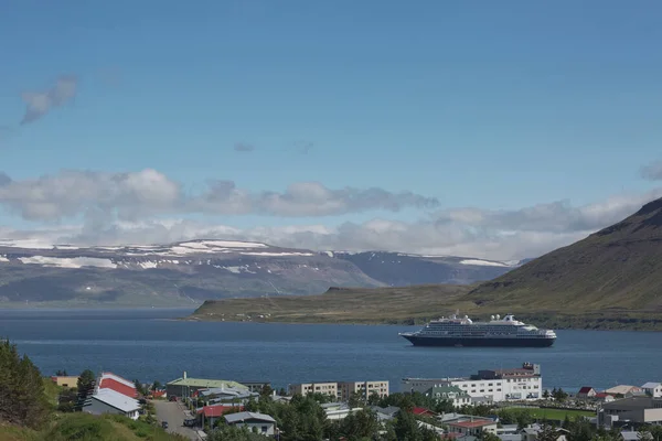 Isafjordur Iceland July 2017 Cruise Ship Docking Village Isafjordur Iceland — 图库照片