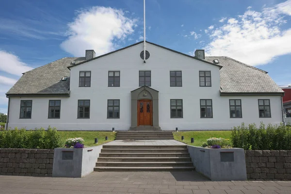Reykjavik, İzlanda - 29 Temmuz 2017: Stjornarradid, başbakanlık konumu ve İzlanda 'daki İzlanda Hükümeti genel merkezi.